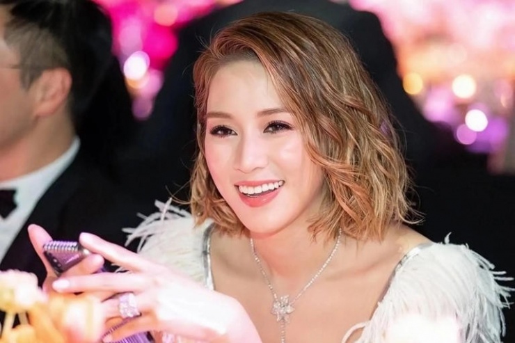 Được hỏi về nhân tình của chồng, nữ diễn viên nói 1 câu cho thấy EQ quá cao: Bảo sao dạy con cũng khéo thế!- Ảnh 2.