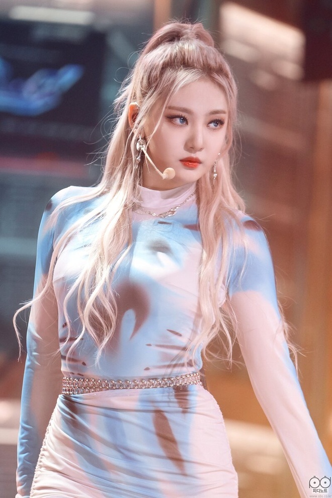 Nữ thần thế hệ mới dẫu xinh nhưng vẫn khiến fan bó tay vì màu tóc như “chưa có tiền nhuộm lại”- Ảnh 9.