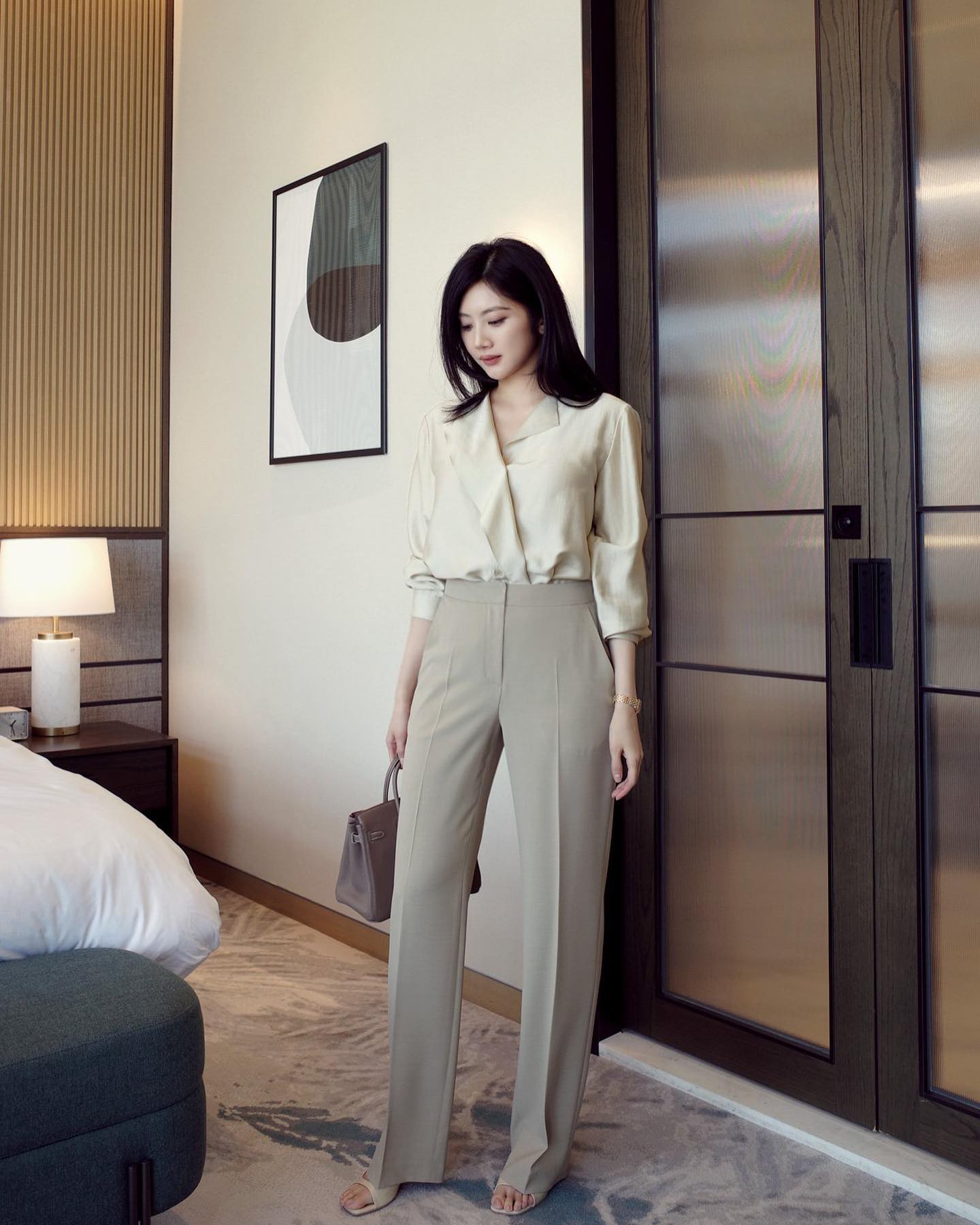 5 xu hướng quần dài "đi đâu cũng gặp", quan trọng là rất nhẹ mát để mặc trong mùa hè- Ảnh 2.