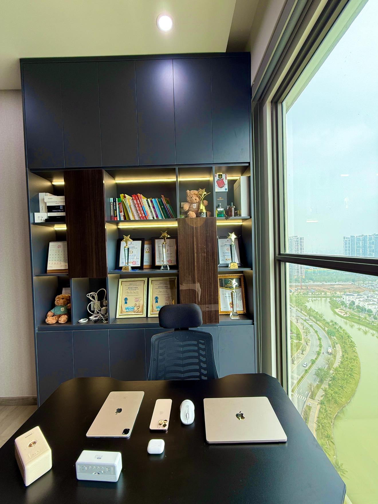 Căn hộ 80m² của gia đình trẻ ở Hà Nội: Nơi từng góc nhỏ được thiết kế để bình yên hiện diện- Ảnh 9.