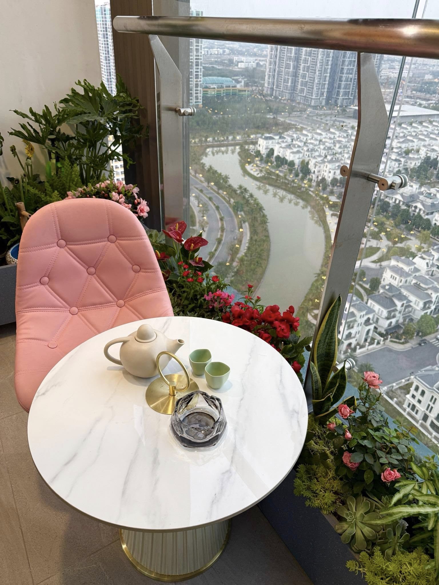 Căn hộ 80m² của gia đình trẻ ở Hà Nội: Nơi từng góc nhỏ được thiết kế để bình yên hiện diện- Ảnh 8.