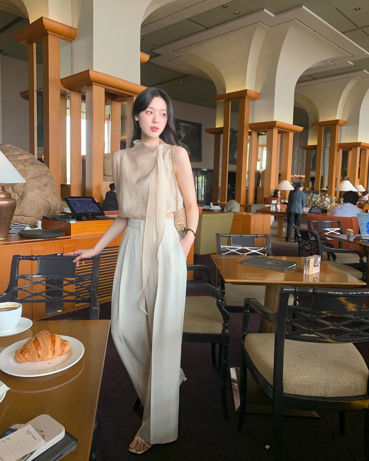 5 xu hướng quần dài "đi đâu cũng gặp", quan trọng là rất nhẹ mát để mặc trong mùa hè- Ảnh 1.