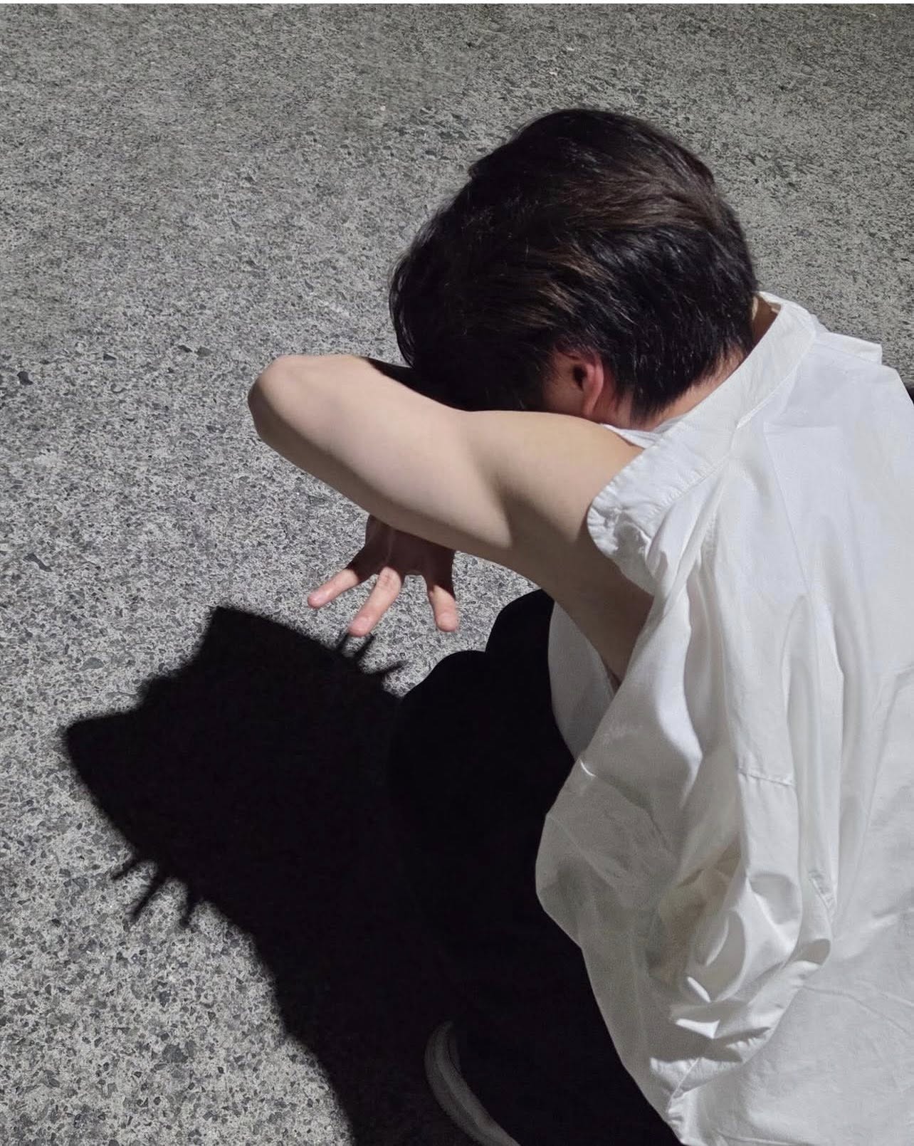 Giải mã cơn sốt bóng đen con mèo - “kitten shadow”: Người nổi tiếng rủ nhau đu trend, đã có bức ảnh triệu like- Ảnh 3.