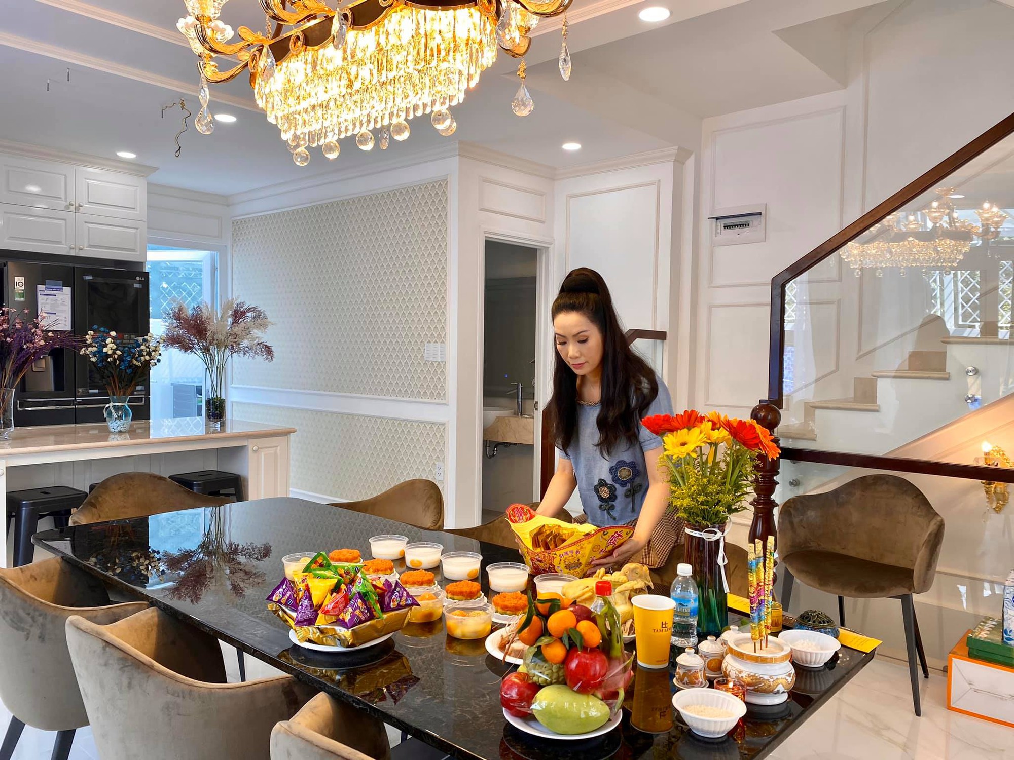 Nữ NSND là Phó chủ tịch Hội sân khấu, sở hữu biệt thự mặt tiền 3 tầng ở Quận 7, 54 tuổi đẹp như mới 30- Ảnh 5.