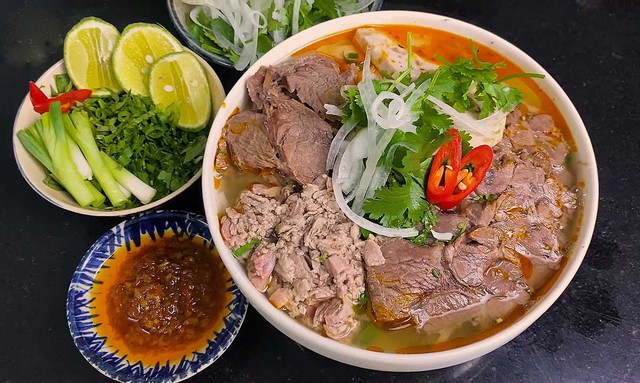 Không phải phở, bánh mì, món ăn 30.000 đồng/bát này mới là hương vị Việt lọt top ngon nhất thế giới- Ảnh 3.
