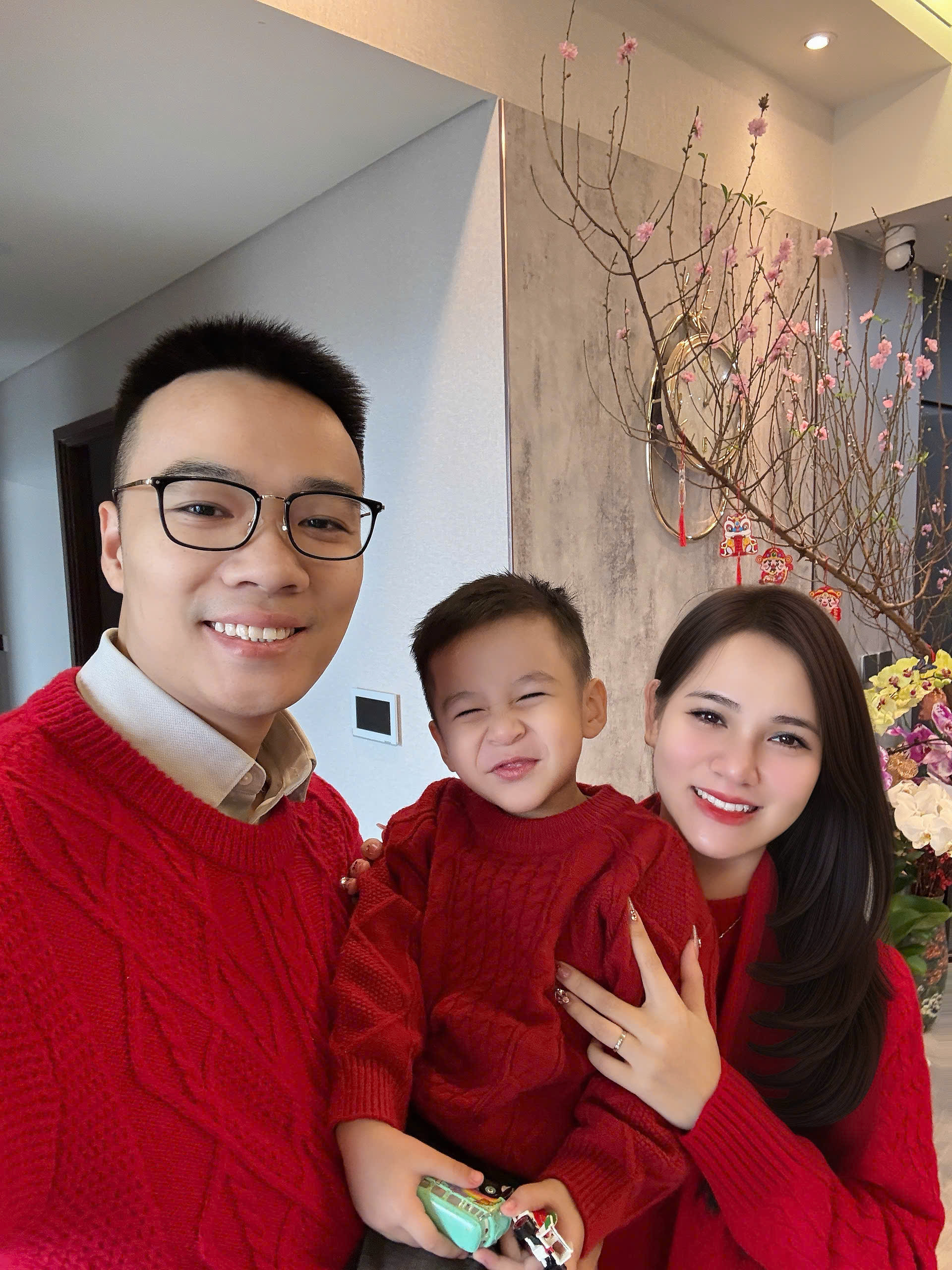 Căn hộ 80m² của gia đình trẻ ở Hà Nội: Nơi từng góc nhỏ được thiết kế để bình yên hiện diện- Ảnh 1.