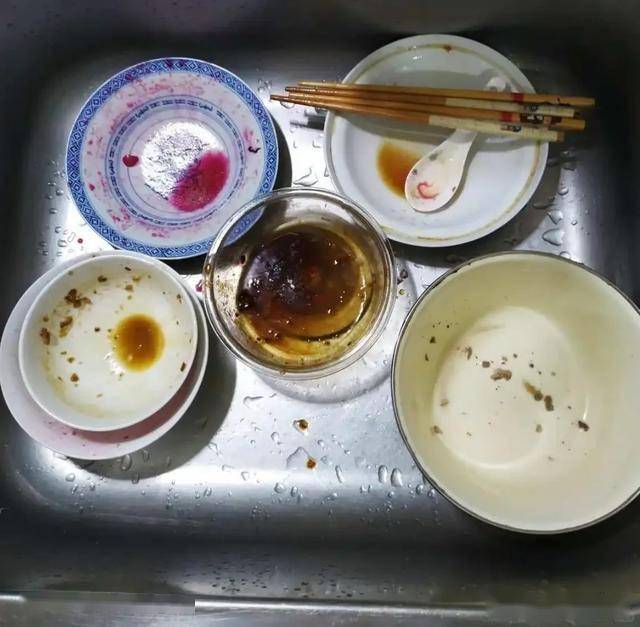 6 thói quen tưởng bình thường nhưng khiến bát đĩa càng rửa càng bẩn, cả nhà ăn "độc tố" mỗi ngày sớm muộn cũng ung thư- Ảnh 1.