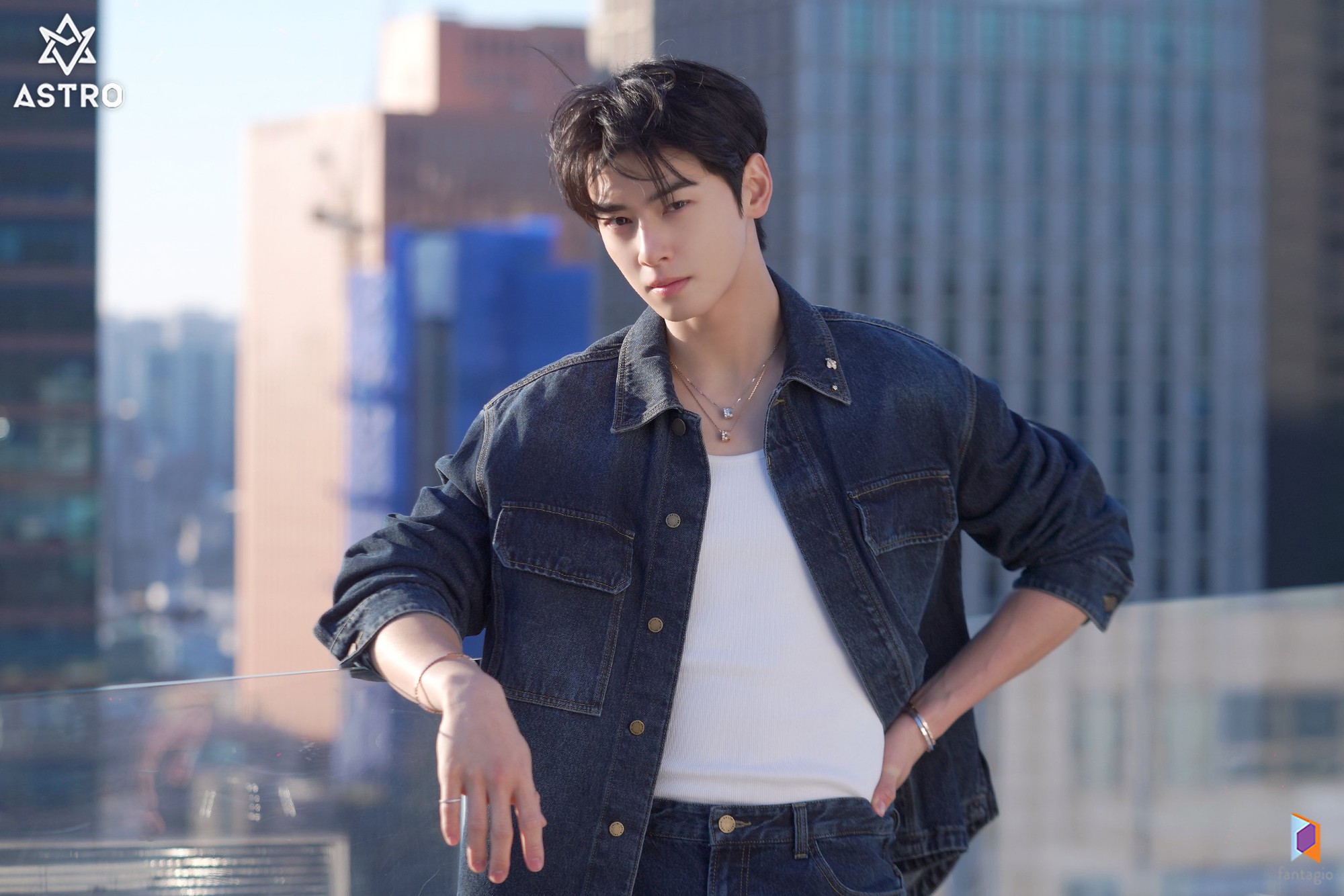 Mỹ nam đẹp nhất Kpop bị chê bai năng lực kém cỏi, sử dụng đặc quyền để tham gia ban nhạc quân đội- Ảnh 1.