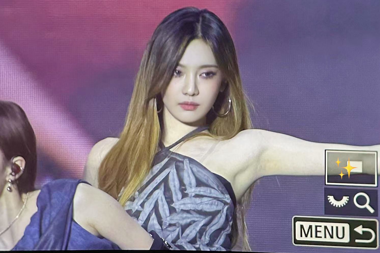 Nữ thần thế hệ mới dẫu xinh nhưng vẫn khiến fan bó tay vì màu tóc như “chưa có tiền nhuộm lại”- Ảnh 1.