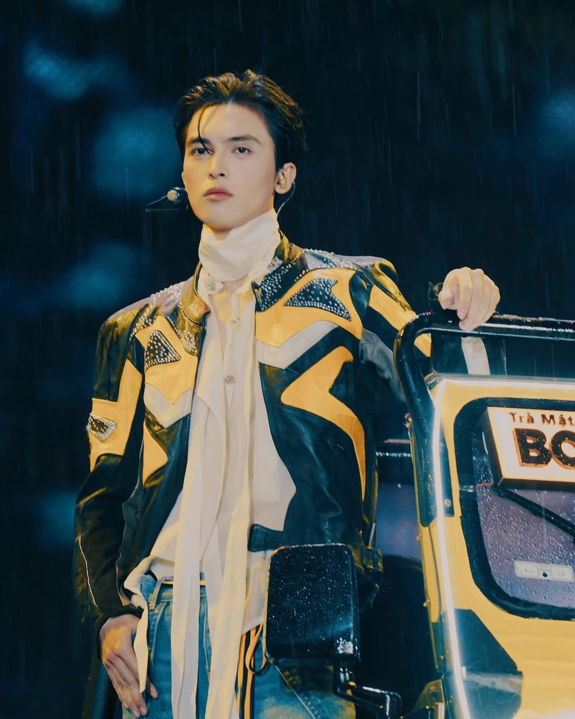 Mỹ nam Vbiz bị loại sớm tại Anh Trai Say Hi: Diễn concert mà rảnh ra là đi chơi, đi ăn, làm đủ trò- Ảnh 1.