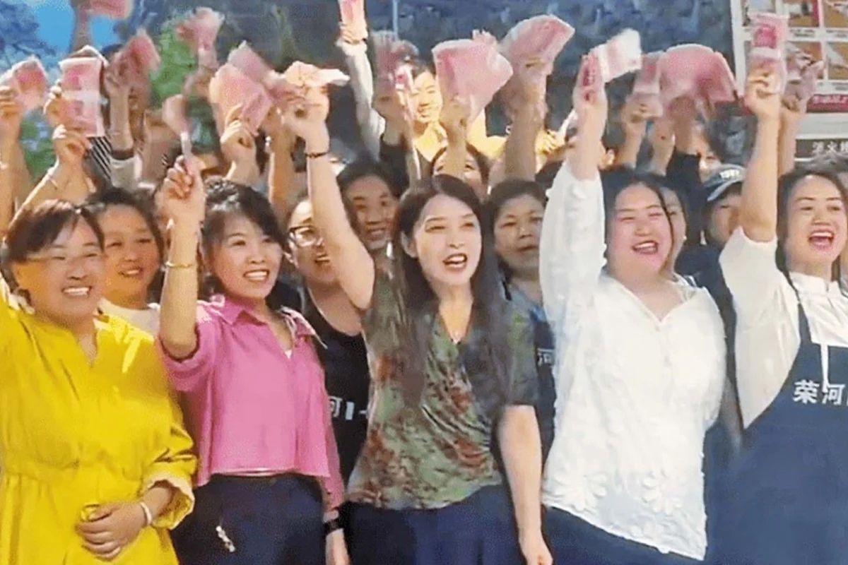 Chân dung ông chủ chuỗi 33 siêu thị nổi tiếng vừa chi 35 tỷ đồng tiền lời đầu tư vàng thưởng cho nhân viên- Ảnh 1.