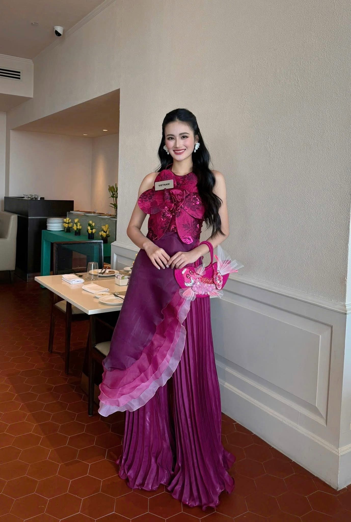 Nhan sắc Ý Nhi bùng nổ qua ống kính của Miss World New Zealand, chiếm luôn spotlight của chính chủ- Ảnh 13.