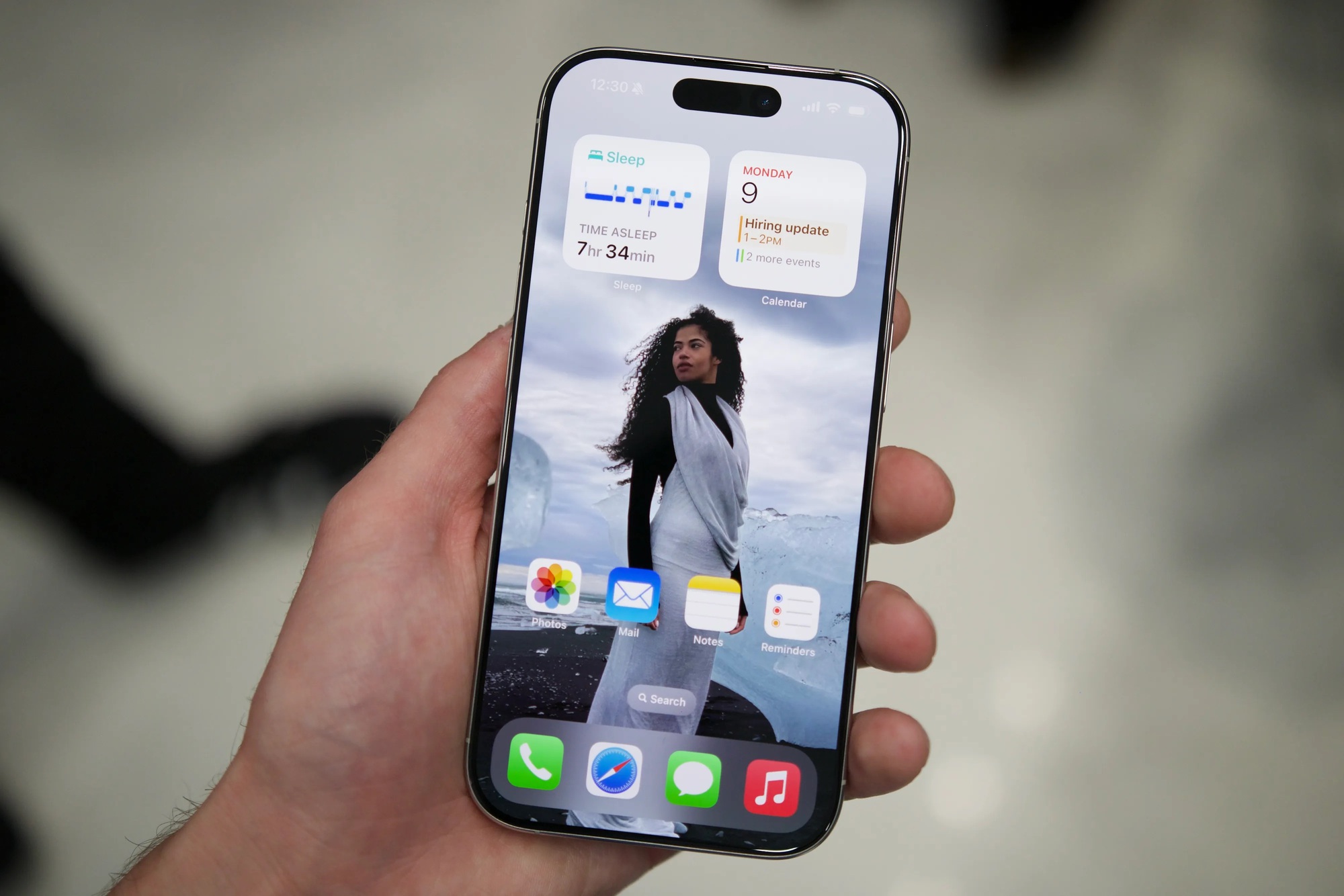 Kỷ niệm 20 năm, iPhone sẽ có phiên bản toàn kính, trong suốt- Ảnh 1.