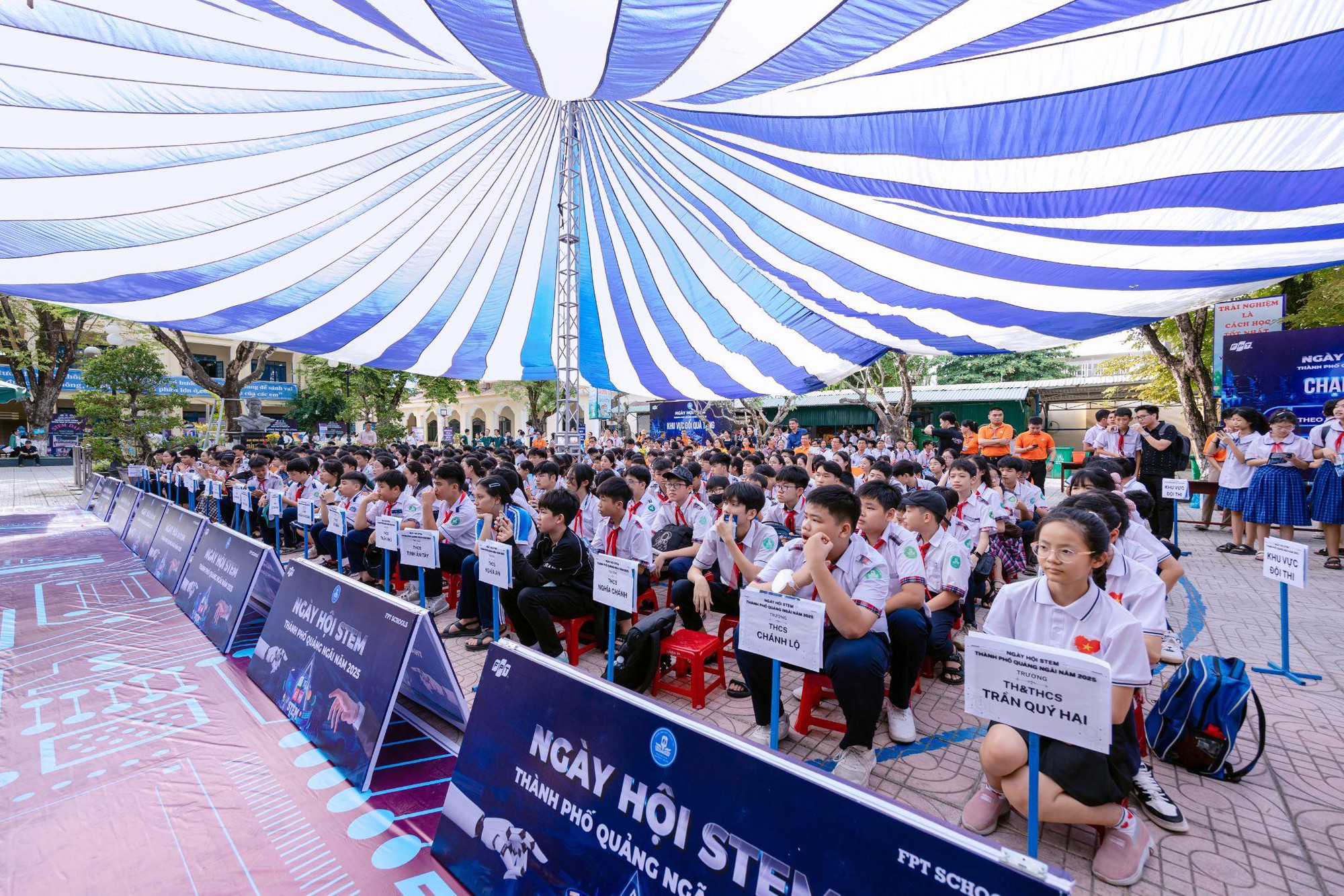 Ngày hội STEM Quảng Ngãi 2025: Trường THPT FPT Đà Nẵng tiên phong trong việc phát triển kỹ năng số và sáng tạo cho học sinh- Ảnh 2.
