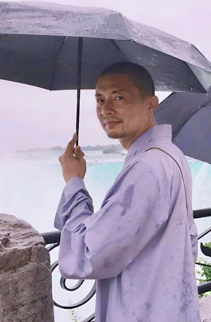 Nam diễn viên có bố làm chủ tịch bất ngờ bỏ khối tài sản 90 nghìn tỷ, xuống tóc đi tu rời showbiz- Ảnh 5.