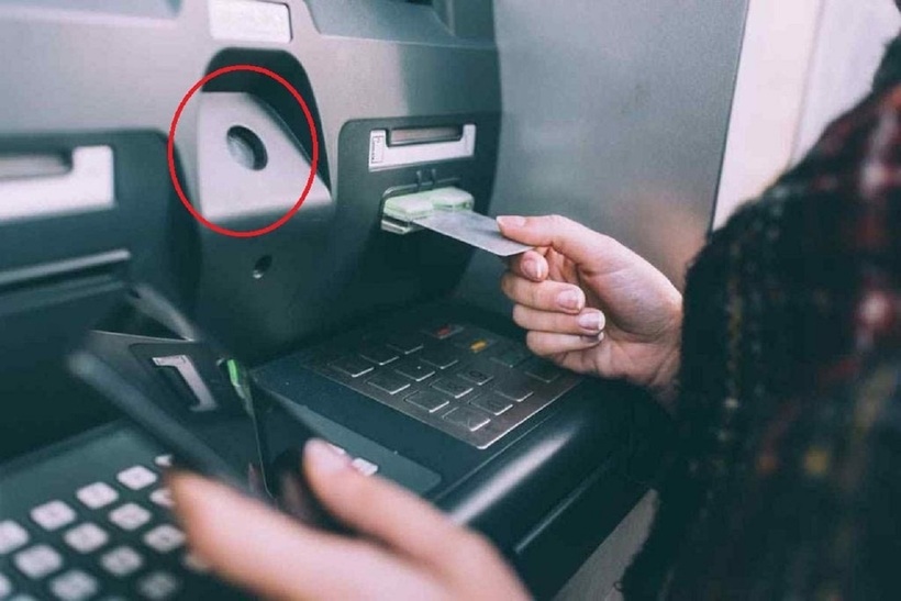 Rút tiền tại cây ATM phải chú ý 3 điểm này, kẻo mất tiền oan- Ảnh 1.