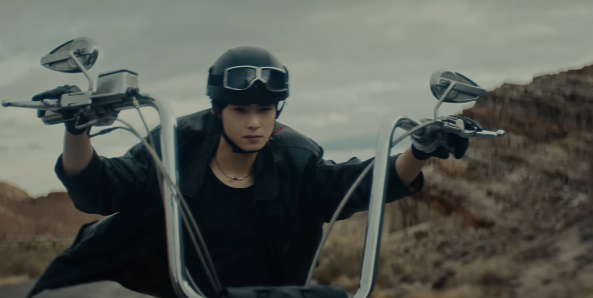 Mỹ nam đẹp nhất Kpop bị chê bai năng lực kém cỏi, sử dụng đặc quyền để tham gia ban nhạc quân đội- Ảnh 6.