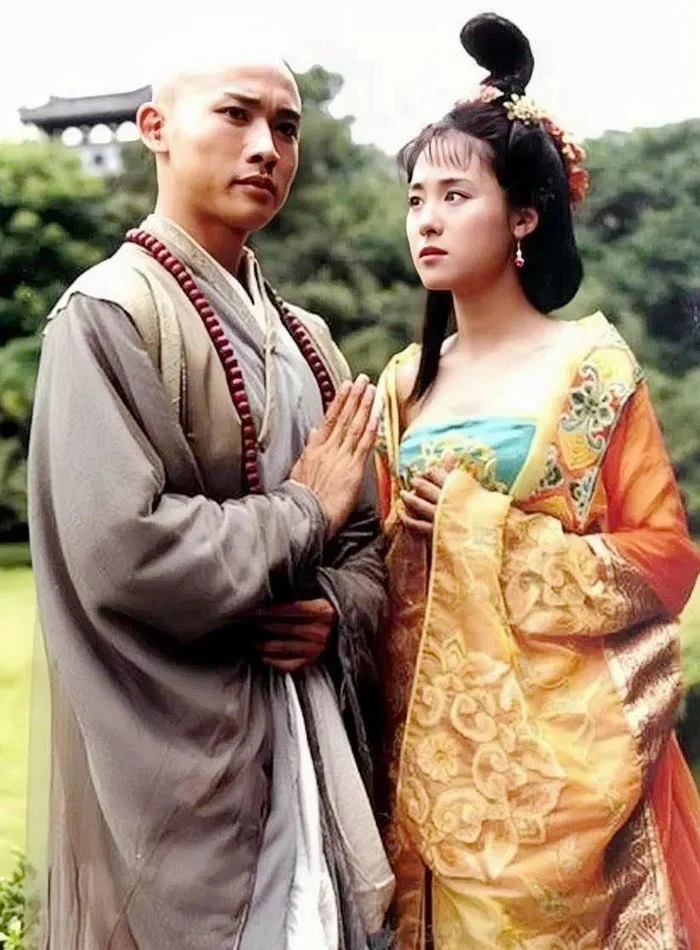 Mỹ nhân phải thay tên đổi họ vì Triệu Vy, bị đạo diễn tát mới biết bạn trai phản bội- Ảnh 5. Mỹ nhân phải thay tên đổi họ vì Triệu Vy, bị đạo diễn tát mới biết bạn trai phản bội- Ảnh 5.