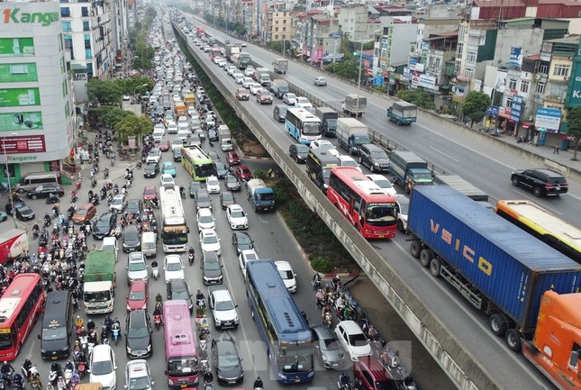Từ đêm 12/5, cấm toàn bộ xe đường trên cao Vành đai 3 hướng Big C - Mai Dịch- Ảnh 1.