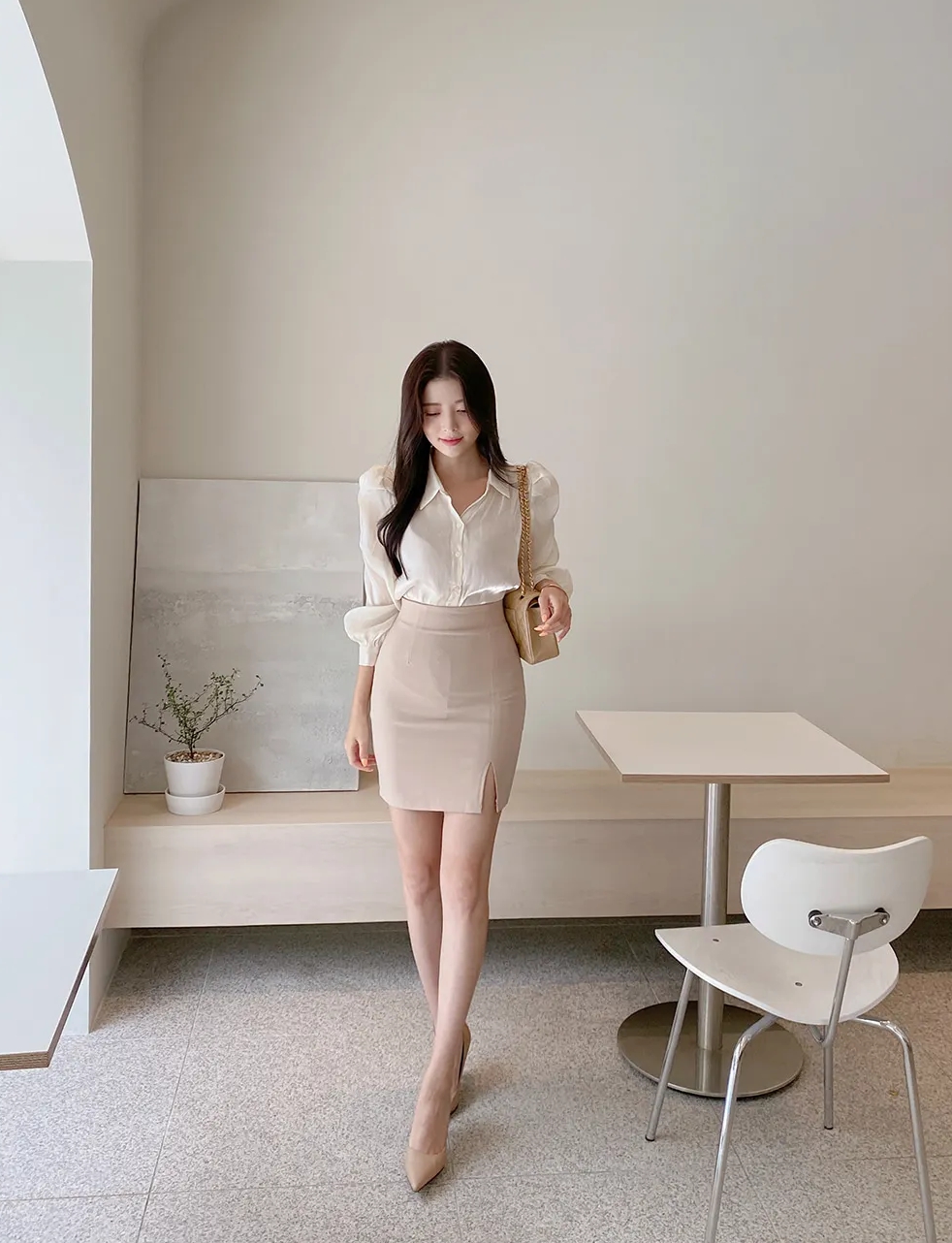 Các mẫu giày phối với váy ngắn mùa hè giúp chân dài hơn- Ảnh 2. Các mẫu giày phối với váy ngắn mùa hè giúp chân dài hơn- Ảnh 2.