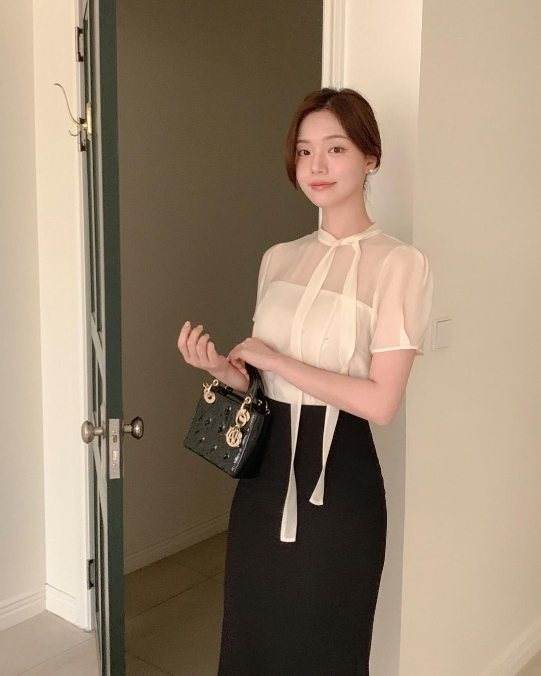 5 món đồ công sở nhận nhiều ý kiến trái chiều: Người khen ưng mắt, người chê kém duyên- Ảnh 4. 5 món đồ công sở nhận nhiều ý kiến trái chiều: Người khen ưng mắt, người chê kém duyên- Ảnh 4.