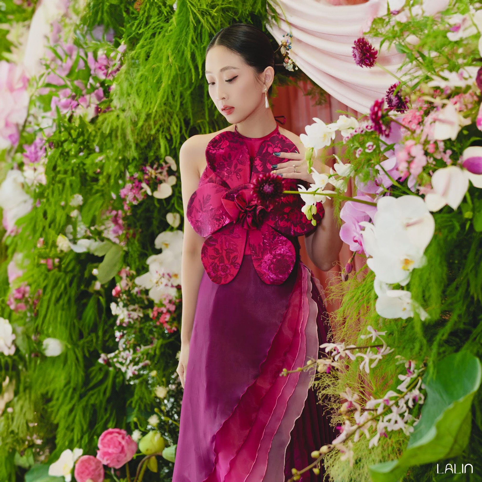 Mẫu áo dài hơn 3 triệu khiến dân tình 