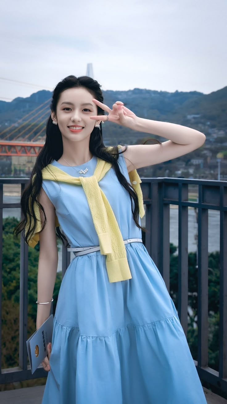 Mỹ nhân được mệnh danh "đẹp chấn động thế gian" cùng với Lưu Diệc Phi, ảnh chụp vội cũng xinh phát sáng- Ảnh 17.
