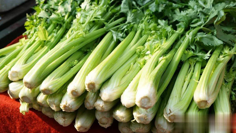 Đi chợ gặp 5 loại rau Đi chợ gặp 5 loại rau