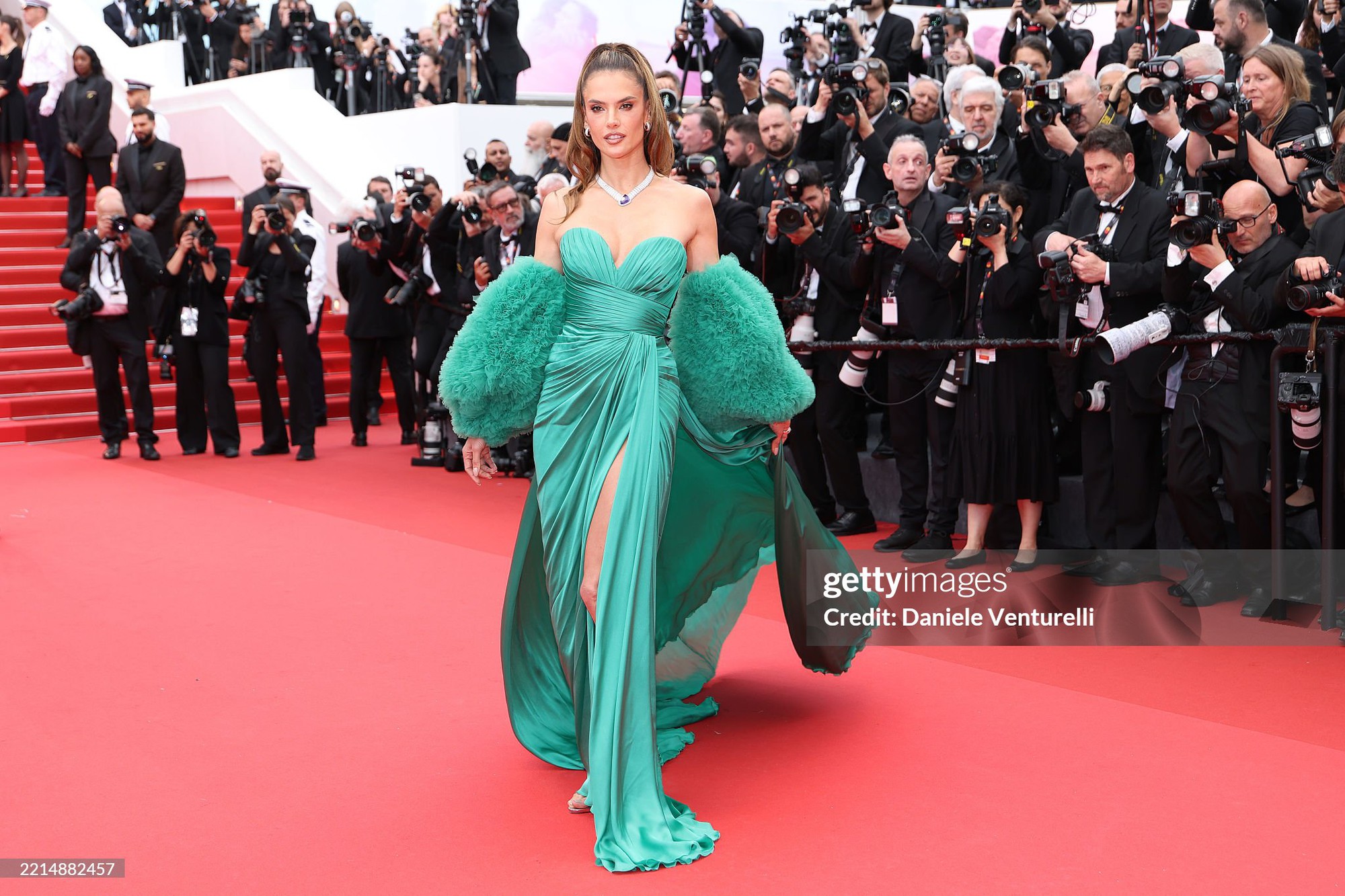 Thảm đỏ khai mạc LHP Cannes 2025: Heidi Klum xứng danh 