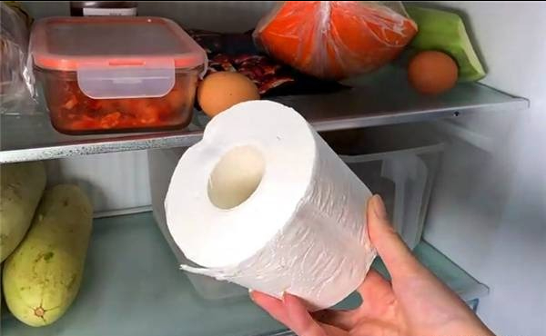 Người thông minh bỏ 1 cuộn giấy vào tủ lạnh, tôi làm theo rồi ngỡ ngàng như tìm được "kho báu"- Ảnh 1.
