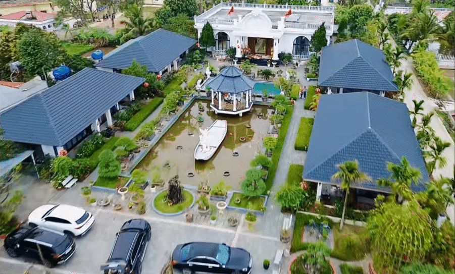 4 anh em ruột xây 4 căn villa giống hệt nhau trong khuôn viên rộng 6.000m2 ở Thanh Hóa: Resort nào đọ nổi đây?- Ảnh 1.