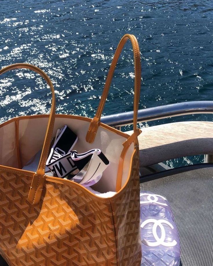 Drama túi Goyard 50 triệu bị chảy màu có cái kết 