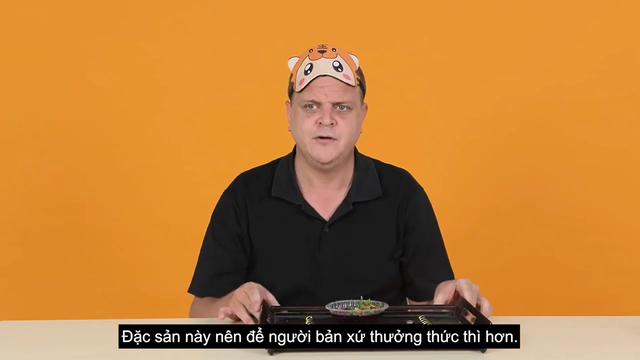 Khách Tây nếm thử món ăn này của Việt Nam rồi chốt lại 1 câu cực hài, "chuẩn không cần chỉnh"- Ảnh 5.