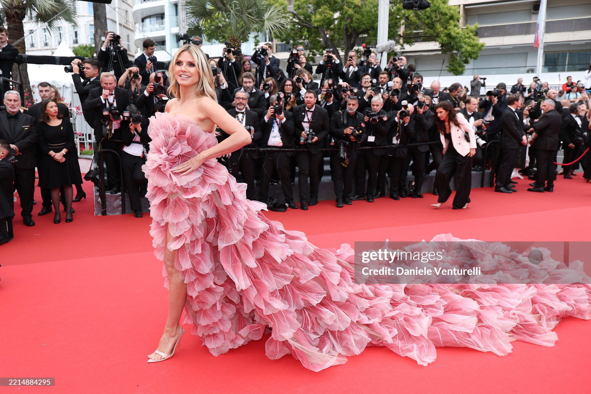 Thảm đỏ khai mạc LHP Cannes 2025: Heidi Klum xứng danh 