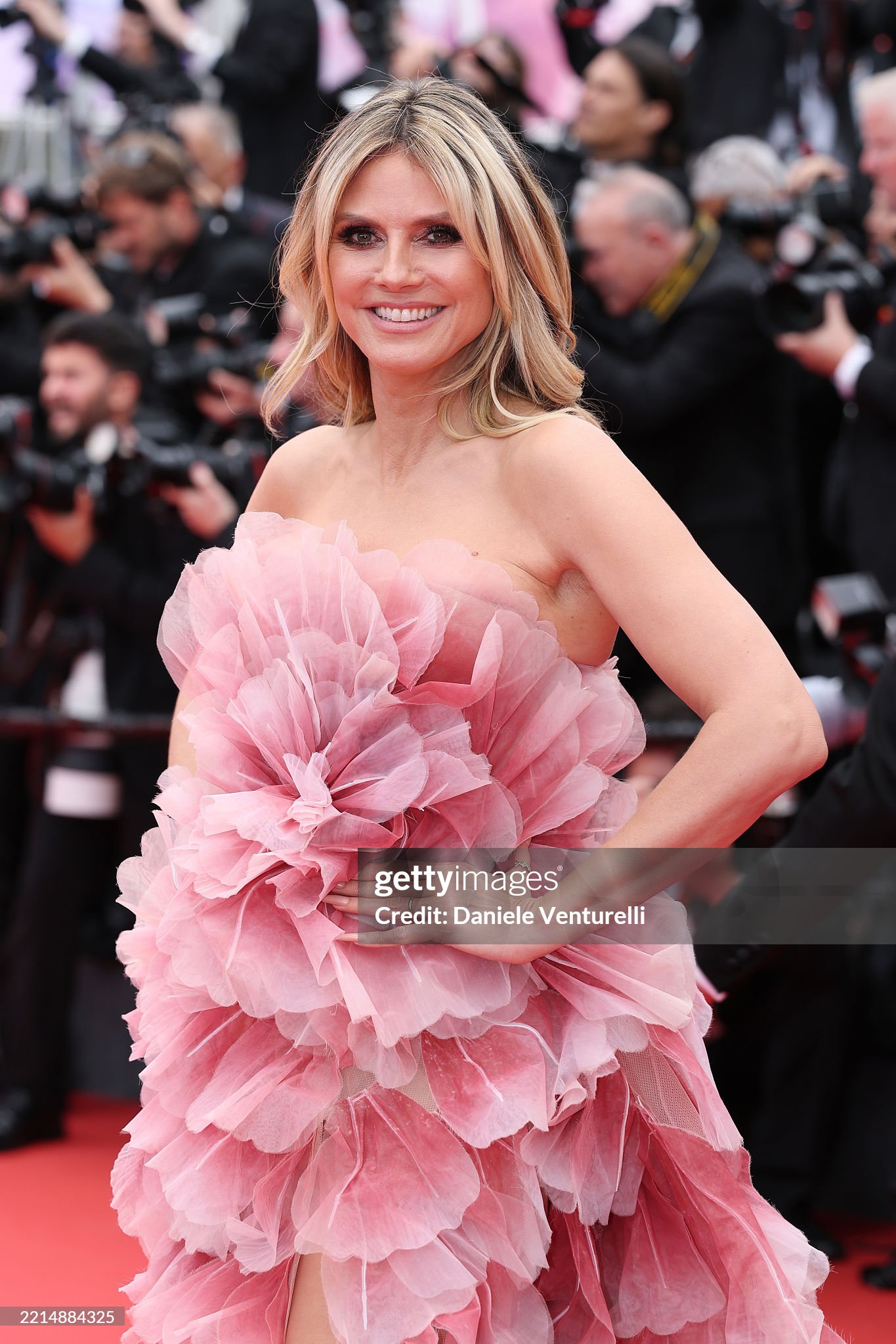 Thảm đỏ khai mạc LHP Cannes 2025: Heidi Klum xứng danh 