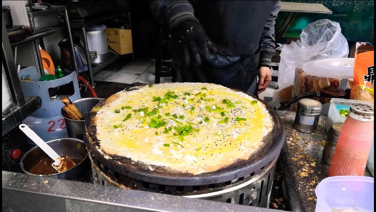 Giữa bão sa thải, người đàn ông này vẫn kiếm bộn tiền, mua 4 căn nhà thành phố chỉ nhờ quầy bánh trứng nhỏ: Tiền không khó kiếm, chỉ cần chăm chỉ và thông minh!- Ảnh 1.