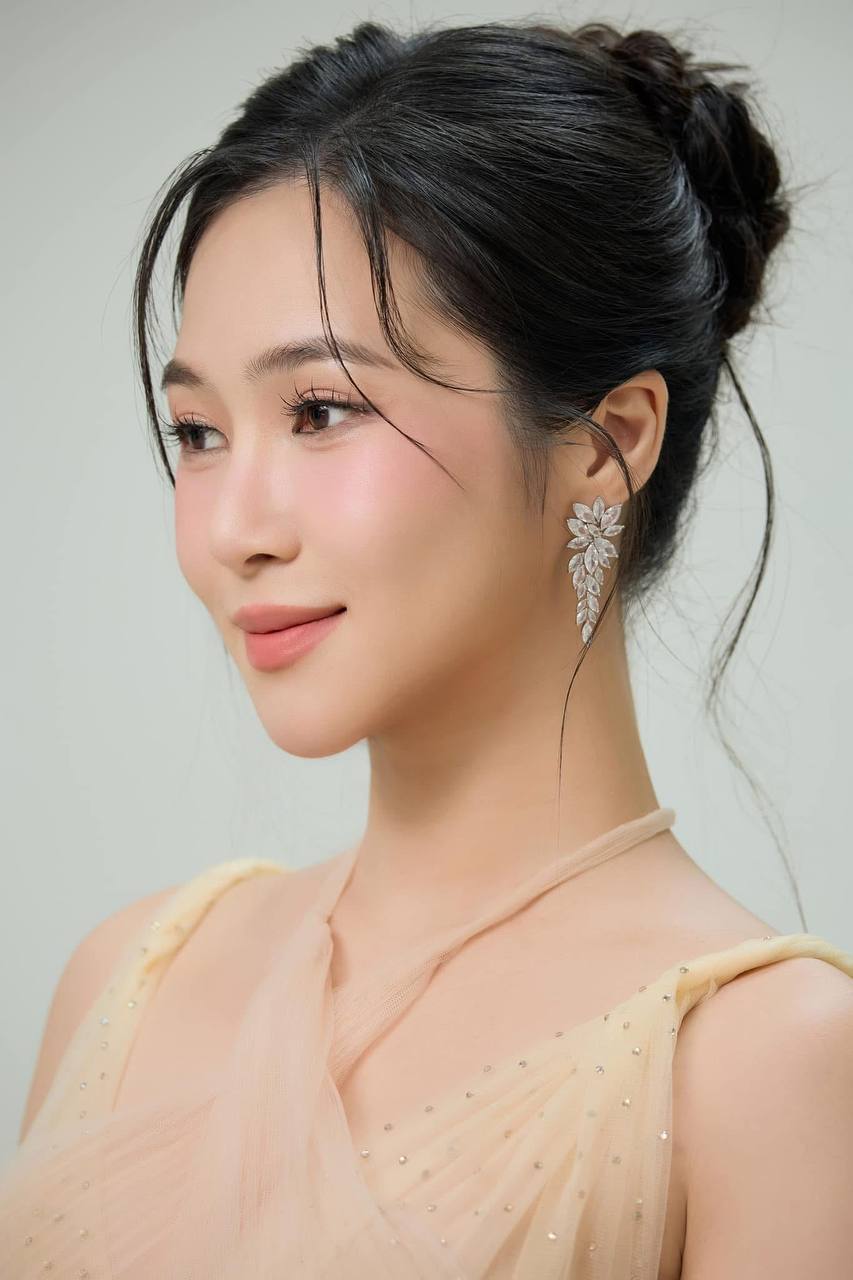 Hương Tràm bỗng thăng hạng nhan sắc, suýt thì không nhận ra!- Ảnh 10. Hương Tràm bỗng thăng hạng nhan sắc, suýt thì không nhận ra!- Ảnh 10.
