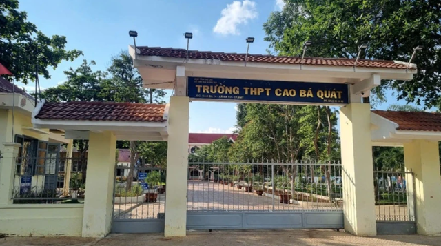 Vụ nhiều học sinh lớp 12 "tự nguyện" xin nghỉ học: Gi&aacute;o vi&ecirc;n, hiệu trưởng l&agrave;m sai quy định- Ảnh 1.