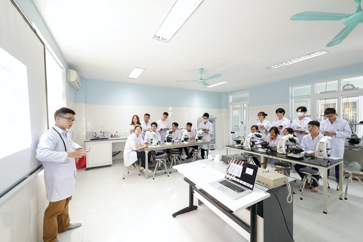 Đại học Quốc gia Hà Nội đưa AI thành môn học bắt buộc từ 2025- Ảnh 1.
