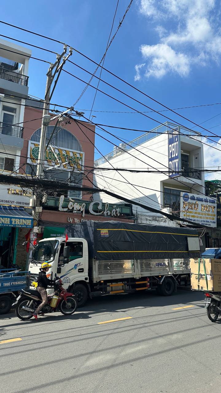 HOT: Cơ sở Lòng Chát TP.HCM bất ngờ dọn bàn ghế và bát đĩa chuyển đi dù chỉ mới thông báo 