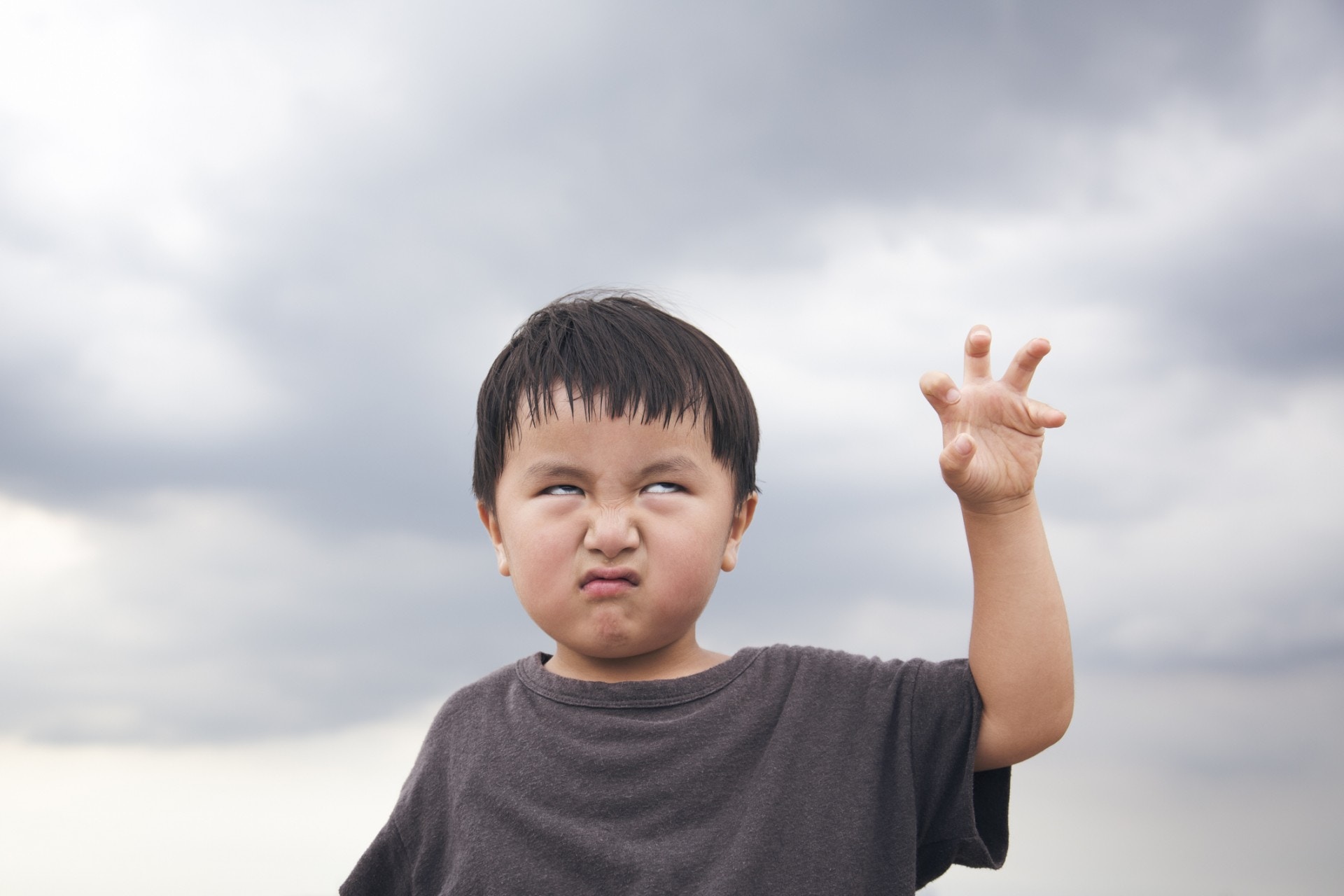 Nhà nào cũng mắc: 3 sai lầm khiến con cái mãi không lớn nổi- Ảnh 2.