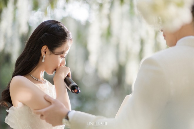 Đám cưới kín bưng của phú bà - tổng tài Vbiz: Khách mời tham dự phải ra Đám cưới kín bưng của phú bà - tổng tài Vbiz: Khách mời tham dự phải ra