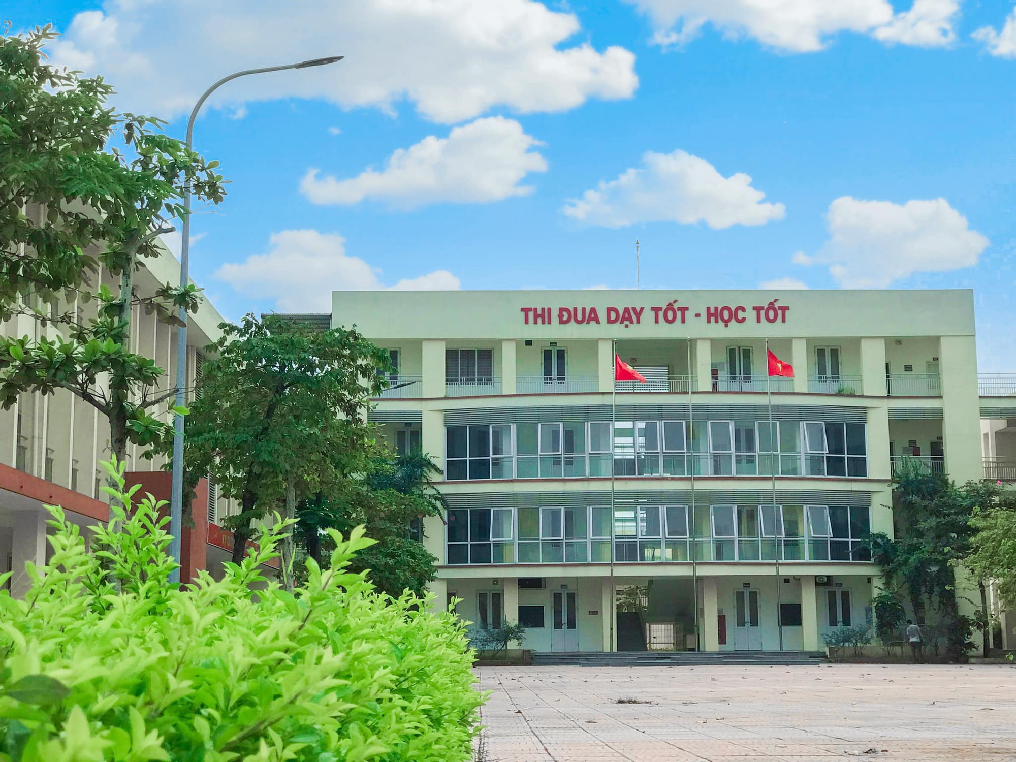 Một bước nhảy 6 bậc, ngôi trường này lọt top tỷ lệ chọi lớp 10 căng nhất Hà Nội khiến phụ huynh vã mồ hôi- Ảnh 2.