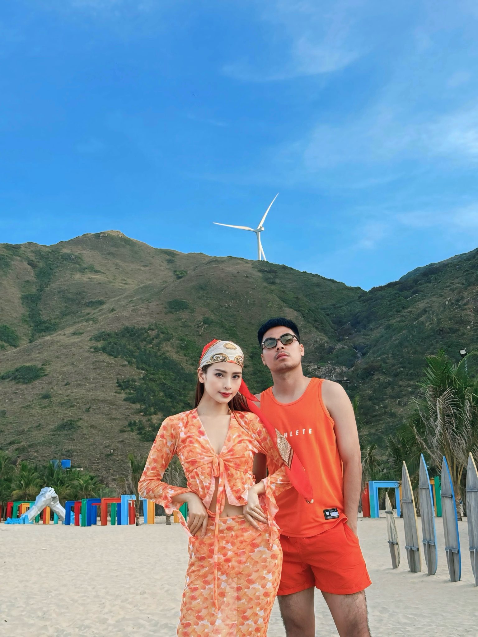Đỏ mặt với hành động thân mật quá đà của MC Huyền Trang Mù Tạt và bạn trai cầu thủ nổi tiếng- Ảnh 4.