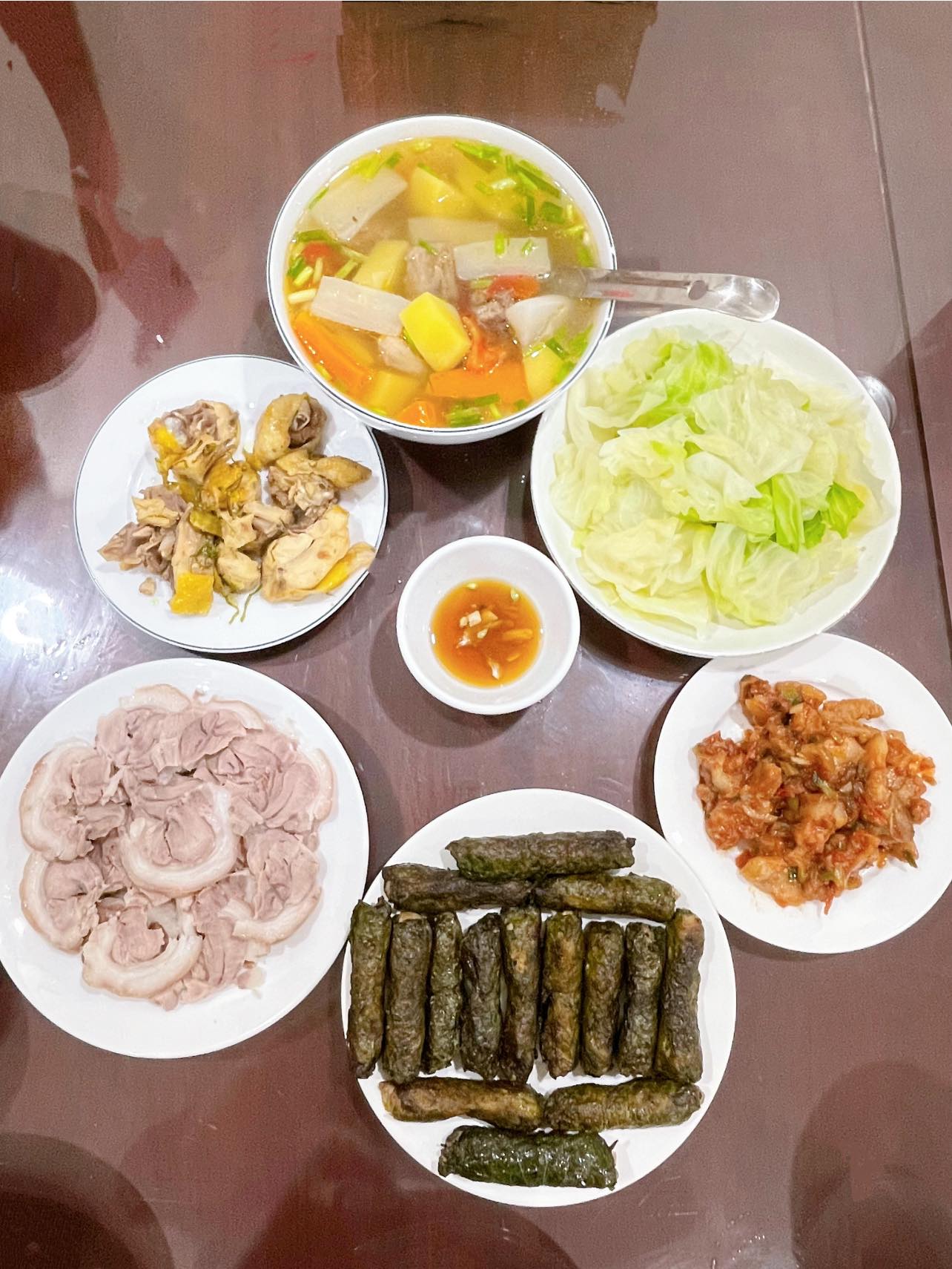 Mẹ chồng nấu cơm cữ cho con dâu ngày nào cũng thịnh soạn, hoành tráng, chị em ghen tỵ: Mẹ chồng nấu cơm cữ cho con dâu ngày nào cũng thịnh soạn, hoành tráng, chị em ghen tỵ: