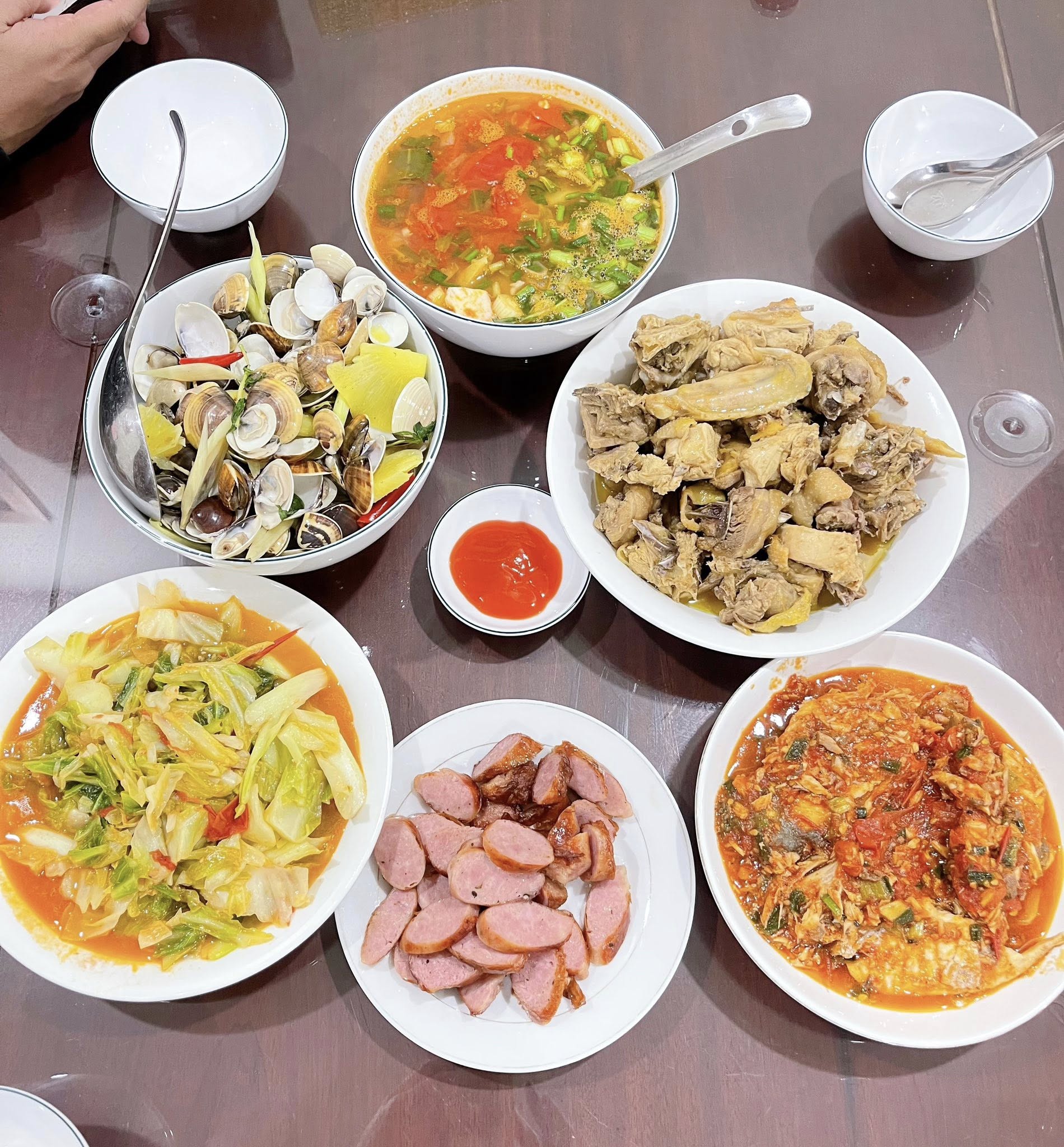 Mẹ chồng nấu cơm cữ cho con dâu ngày nào cũng thịnh soạn, hoành tráng, chị em ghen tỵ: Mẹ chồng nấu cơm cữ cho con dâu ngày nào cũng thịnh soạn, hoành tráng, chị em ghen tỵ: