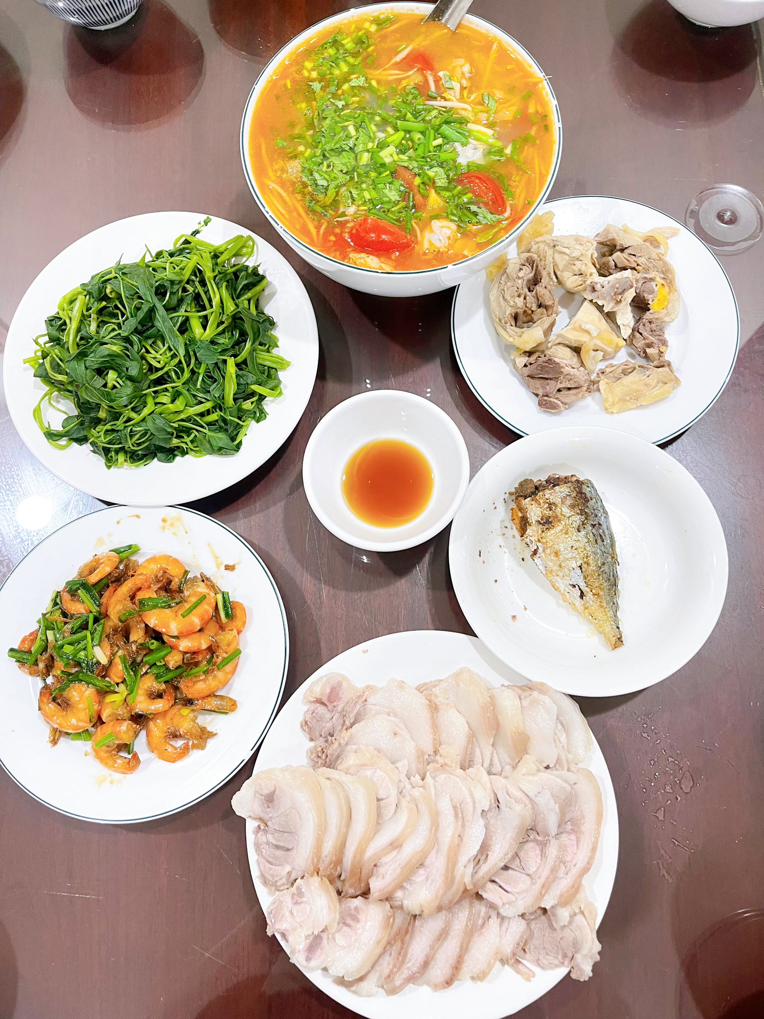 Mẹ chồng nấu cơm cữ cho con dâu ngày nào cũng thịnh soạn, hoành tráng, chị em ghen tỵ: Mẹ chồng nấu cơm cữ cho con dâu ngày nào cũng thịnh soạn, hoành tráng, chị em ghen tỵ: