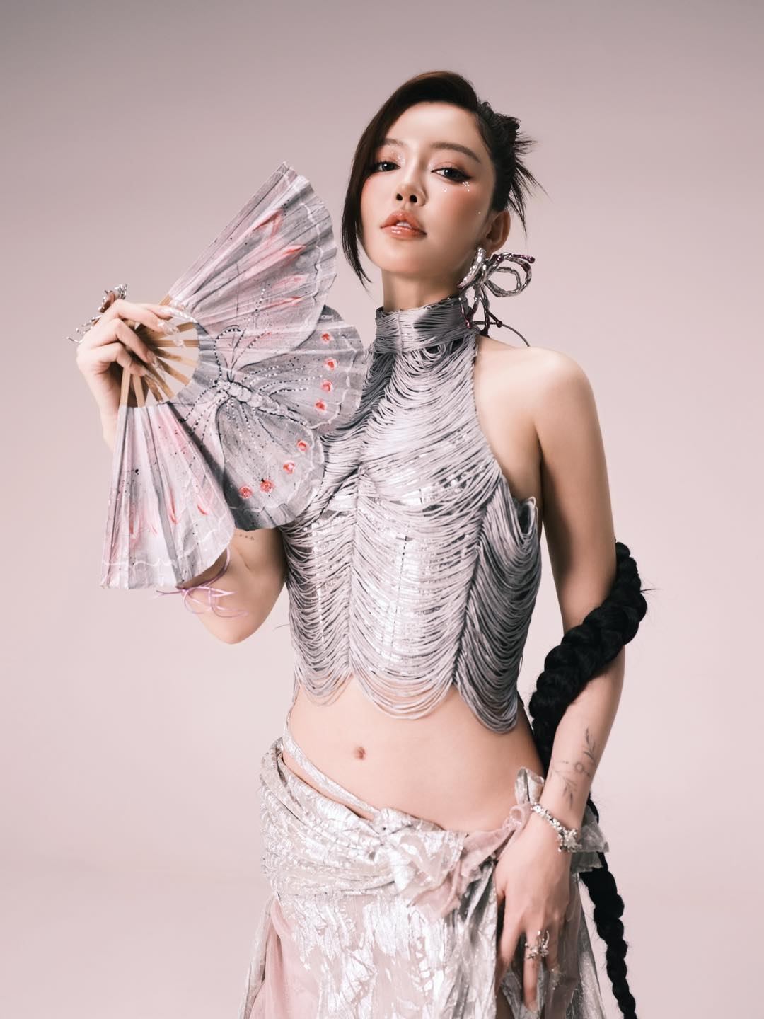 "Tóm dính" Bích Phương tách biệt, lạc lõng giữa dàn Em Xinh Say Hi- Ảnh 5.