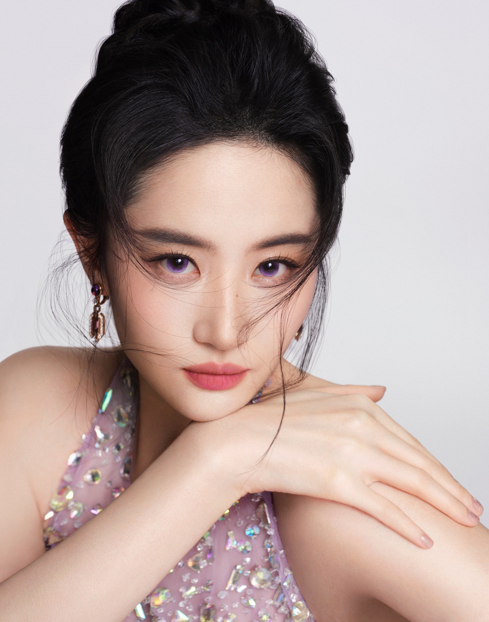 HOT: Lưu Diệc Phi và nam thần kém tuổi công khai hẹn hò?- Ảnh 1.