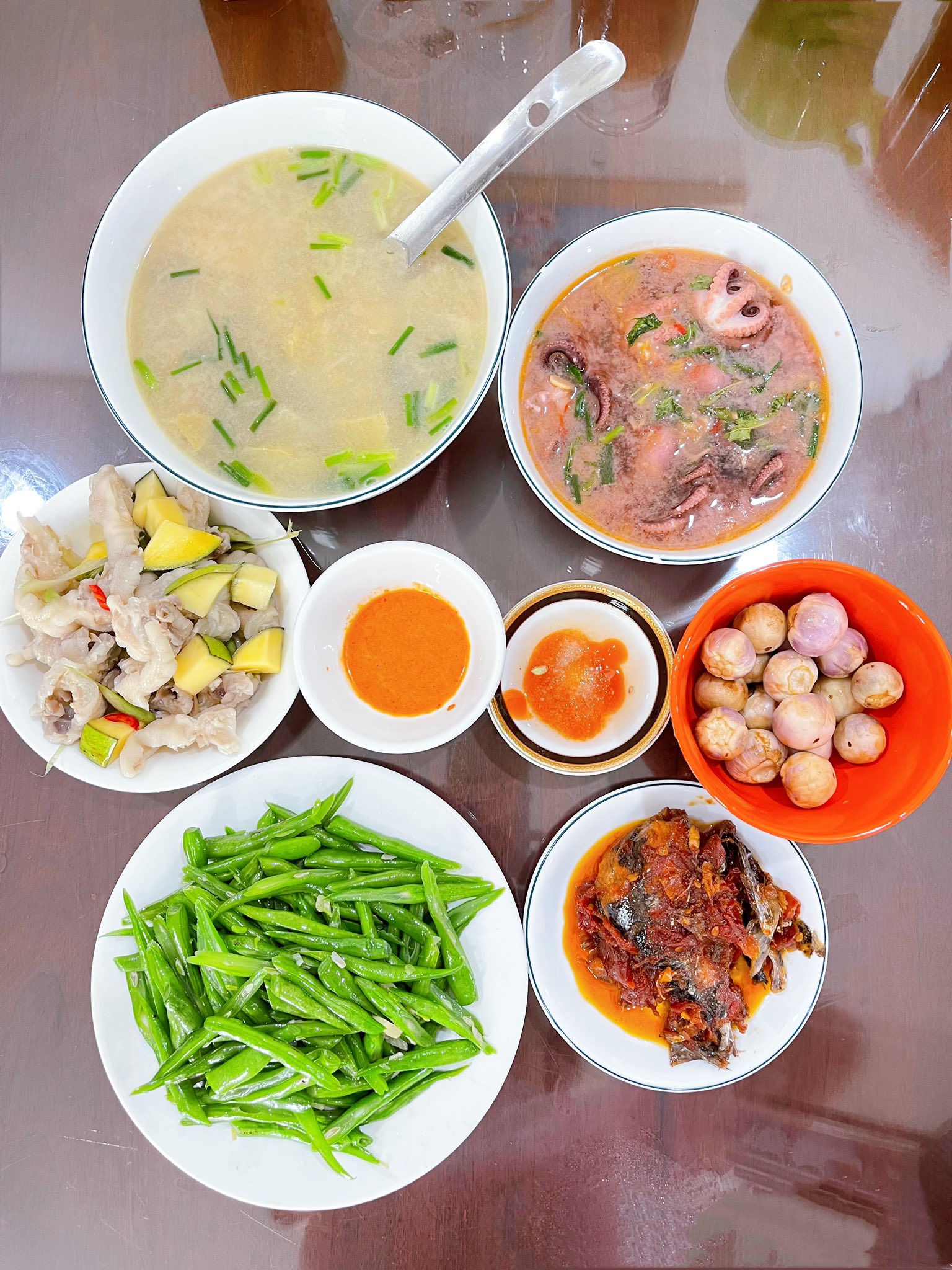Mẹ chồng nấu cơm cữ cho con dâu ngày nào cũng thịnh soạn, hoành tráng, chị em ghen tỵ: Mẹ chồng nấu cơm cữ cho con dâu ngày nào cũng thịnh soạn, hoành tráng, chị em ghen tỵ: